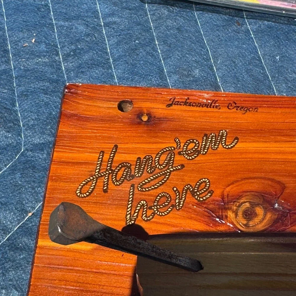 Vintage Cedar Wood Western‎ Wall Rack Hang 'em Here Pardner Horseshoe Nail Hooks
